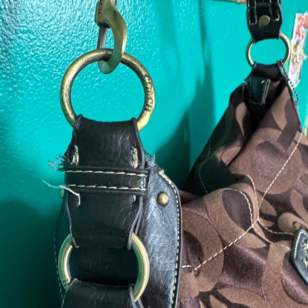 ๐๐ป๐ค๐Coach Dark Brown Patterned Shoulder Bag - Picture 7 of 16